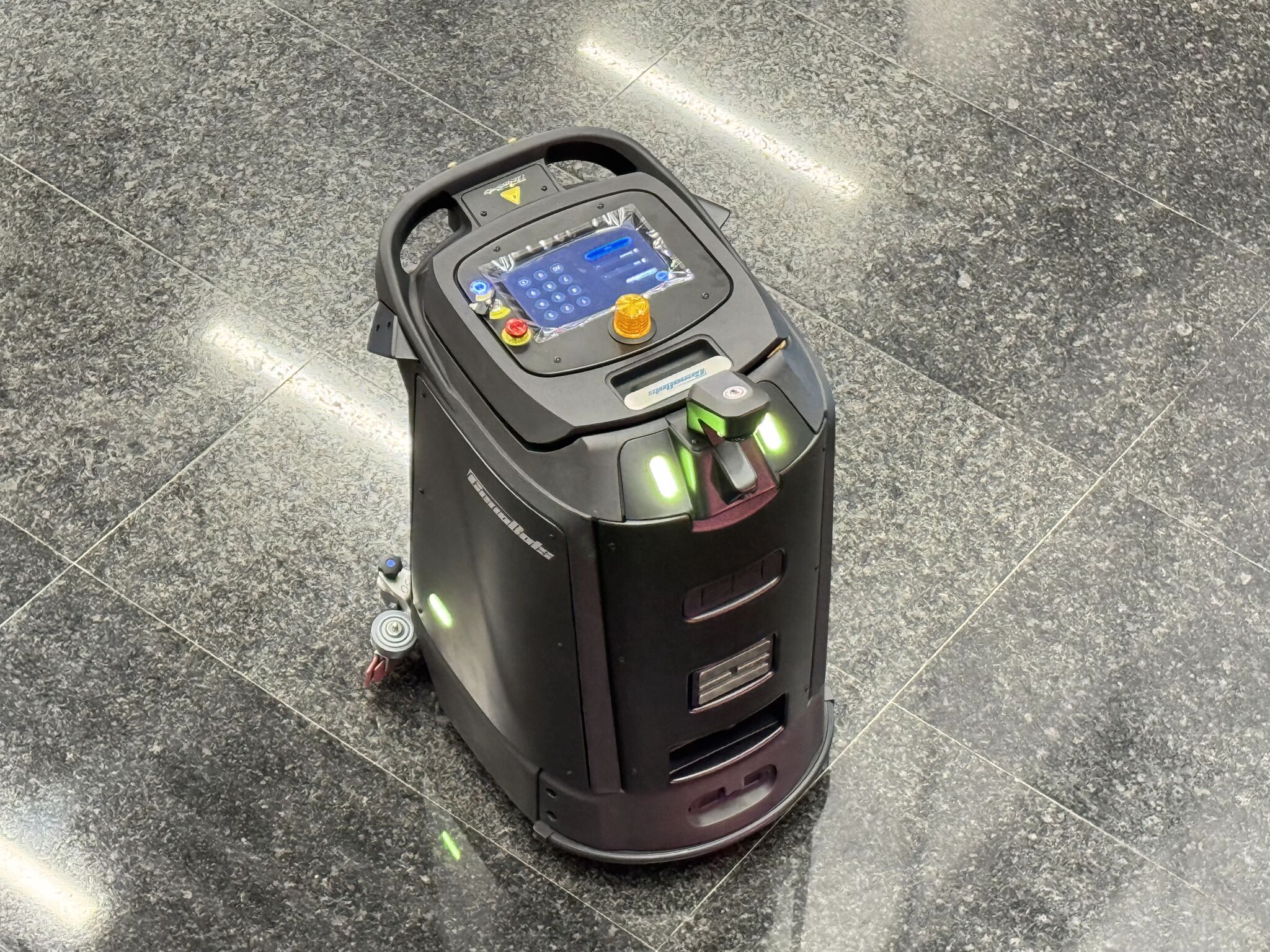 CenoBots L3 – Reinigungsroboter bei Mister Robot