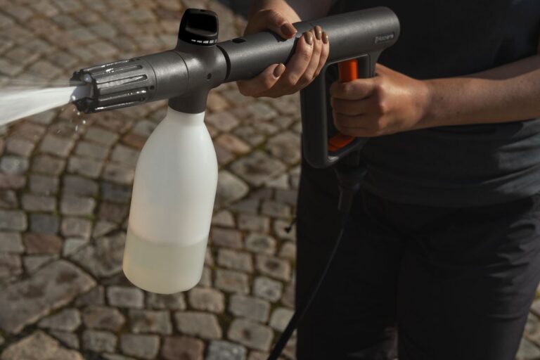Schaumsprüher mit hoher Reichweite